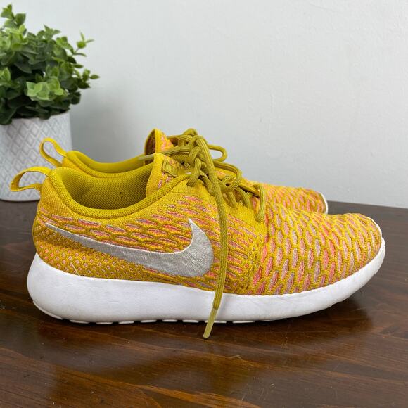 Nike Roshe One Flyknit Sneaker Shoes Orange/Pink/White  Women’s Size 6 - Picture 4 of 10